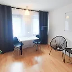 Διαμέρισμα Alfa Mitte 2 City-lage Berliner Platz Balkon Netflix Kueche Wm L 2br 5 Beds 6 People L Fully Equipped Kitchen & Bathroom