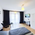 Διαμέρισμα Alfa Mitte 2 City-lage Berliner Platz Balkon Netflix Kueche Wm L 2br 5 Beds 6 People L Fully Equipped Kitchen & Bathroom Στουτγκάρδη