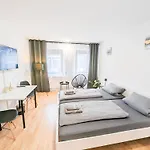 Διαμέρισμα Alfa Mitte 2 City-lage Berliner Platz Balkon Netflix Kueche Wm L 2br 5 Beds 6 People L Fully Equipped Kitchen & Bathroom Στουτγκάρδη