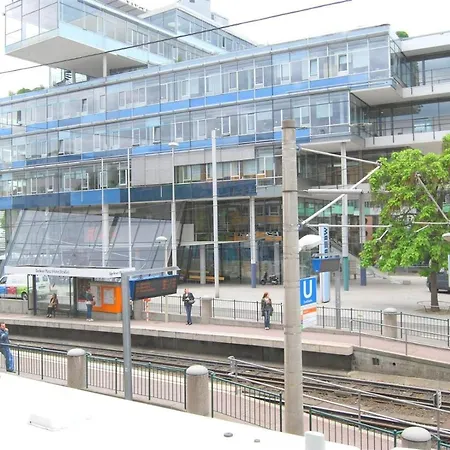 Apartment Alfa Mitte 2 City-lage Berliner Platz Balkon Netflix Kueche Wm L 2br 5 Beds 6 People L Fully Equipped Kitchen & Bathroom Stuttgart