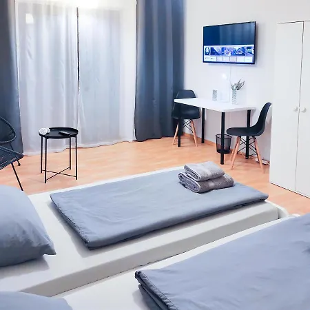 Apartamento Alfa Mitte 2 City-lage Berliner Platz Balkon Netflix Kueche Wm L 2br 5 Beds 6 People L Fully Equipped Kitchen & Bathroom Estugarda