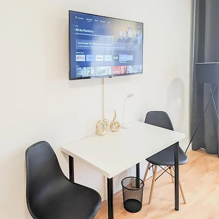 Alfa Mitte 2 City-lage Berliner Platz Balkon Netflix Kueche Wm L 2br 5 Beds 6 People L Fully Equipped Kitchen & Bathroom Lägenhet Stuttgart