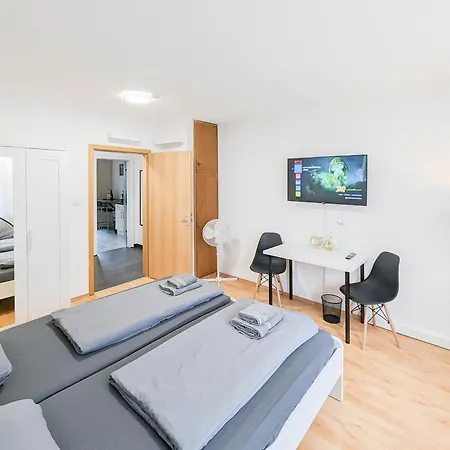 Alfa Mitte 2 City-lage Klimaanlage Balkon Netflix Kueche Wm L 2br 5 Beds 6 People L Fully Equipped Kitchen & Bathroom Ac *