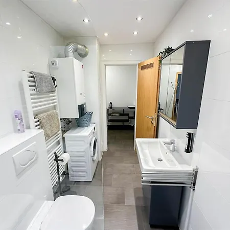 Alfa Mitte 2 City-lage Berliner Platz Balkon Netflix Kueche Wm L 2br 5 Beds 6 People L Fully Equipped Kitchen & Bathroom Apartament