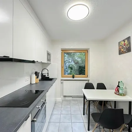 Alfa Mitte 2 City-lage Berliner Platz Balkon Netflix Küche Wm L 2br 5 Beds 6 People L Fully Equipped Kitchen&bathroom Apartamento Stuttgart