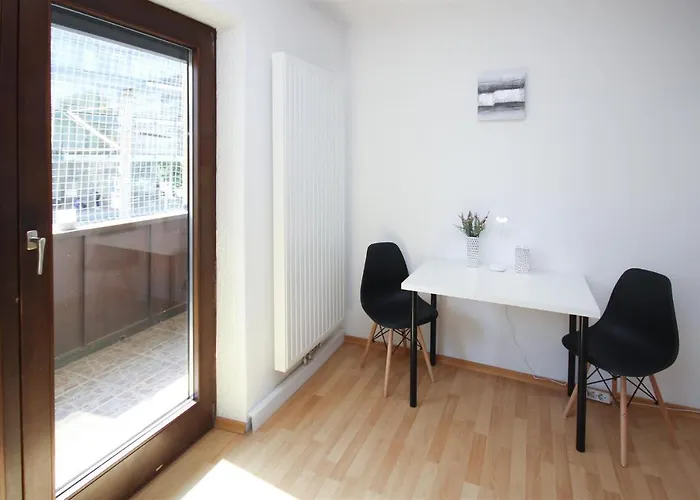 Daire Alfa Mitte 2 City-lage Berliner Platz Balkon Netflix Kueche Wm L 2br 5 Beds 6 People L Fully Equipped Kitchen & Bathroom *