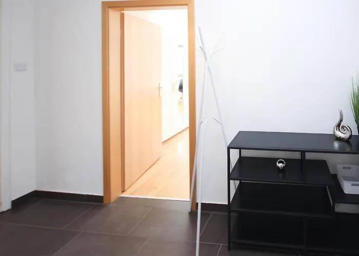 Daire Alfa Mitte 2 City-lage Berliner Platz Balkon Netflix Kueche Wm L 2br 5 Beds 6 People L Fully Equipped Kitchen & Bathroom