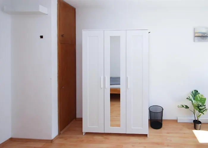 Daire Alfa Mitte 2 City-lage Berliner Platz Balkon Netflix Kueche Wm L 2br 5 Beds 6 People L Fully Equipped Kitchen & Bathroom *