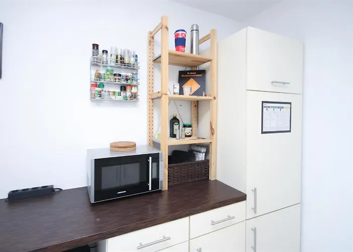 Daire Alfa Mitte 2 City-lage Berliner Platz Balkon Netflix Kueche Wm L 2br 5 Beds 6 People L Fully Equipped Kitchen & Bathroom