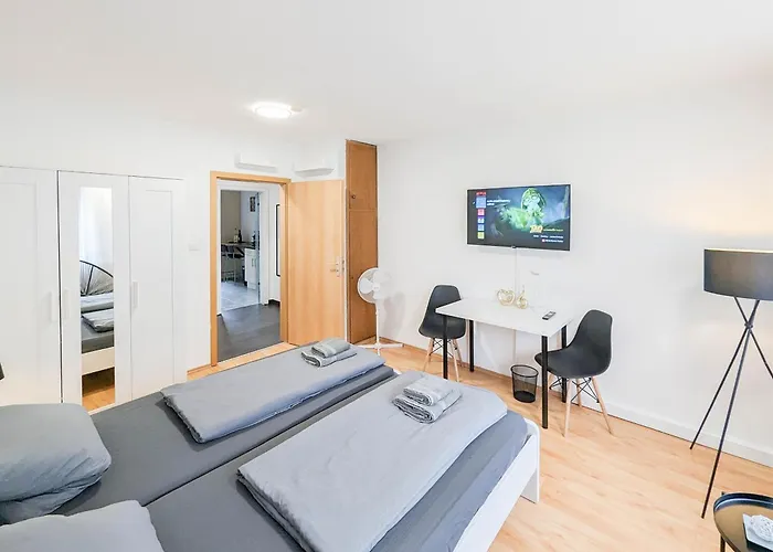 Alfa Mitte 2 City-lage Berliner Platz Balkon Netflix Kueche Wm L 2br 5 Beds 6 People L Fully Equipped Kitchen & Bathroom *