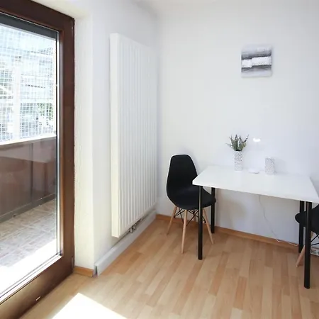 Apartamento Alfa Mitte 2 City-lage Berliner Platz Balkon Netflix Küche Wm L 2br 5 Beds 6 People L Fully Equipped Kitchen&bathroom *